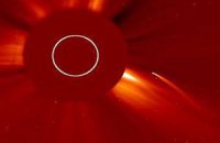 Ученые засняли самоубийство околосолнечной кометы