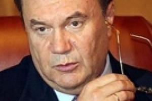 Янукович отказался комментировать ситуацию вокруг своей дачи по телефону