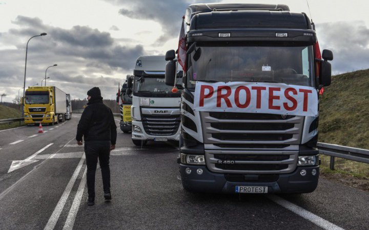 Польський уряд пішов на поступки фермерам, які збираються блокувати КПП "Медика", – ЗМІ