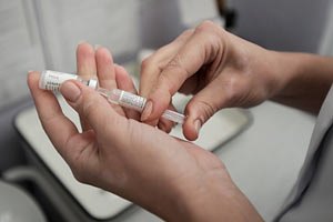 Анищенко обещает обеспечить регионы вакцинами БЦЖ