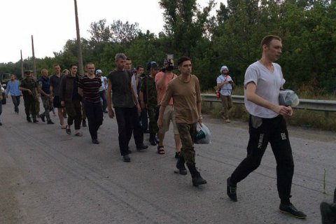 ​"ДНР" передала Украине 12 пленных, но один из них отказался от обмена (обновлено)