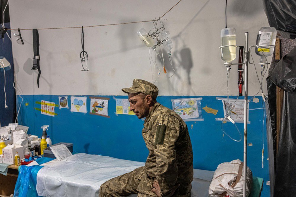 Поранений військовий у прифронтовому госпіталі поблизу Попасної, Луганська обл, 09 травня 2022 р.