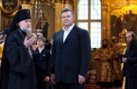 Янукович принимает участие в Рождественской литургии в Почаевской лавре 
