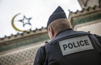 Французьку студентку засудили умовно за те, що схвалила вбивство вчителя у facebook