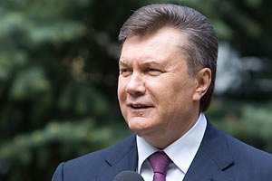 Янукович поздравил украинцев с началом Евро-2012