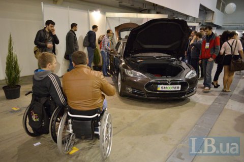 Чиновники присвоили более 5 млн грн при закупке автомобилей для инвалидов