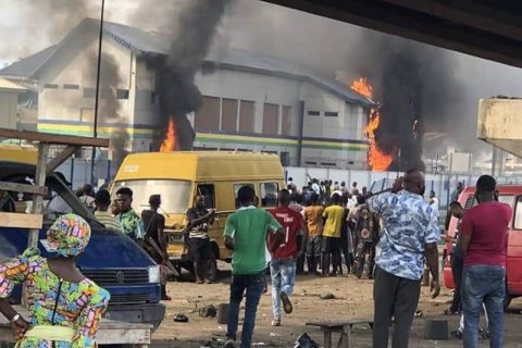 Правозащитники заявили о более 50 убитых во время протестов в Нигерии