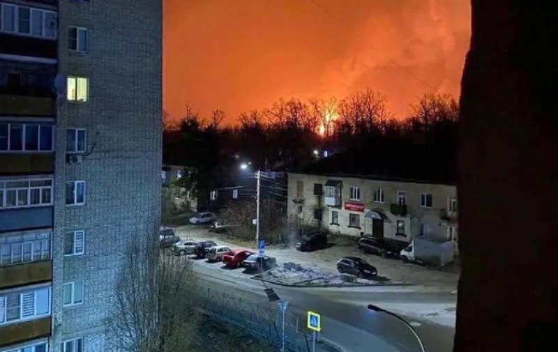 На Тамбовському пороховому заводі лунали вибухи і спалахнула пожежа після атаки дронів.