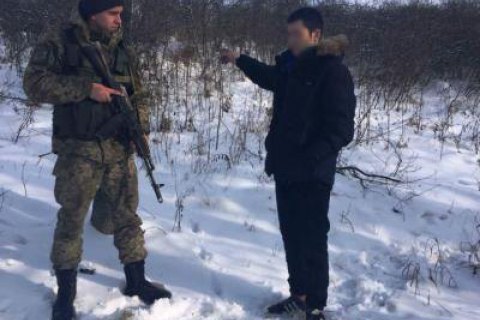 Россиянин с обмороженными руками и ногами незаконно пересек границу и попросил убежища в Украине