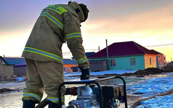 У Казахстані через повені евакуювали понад 97 тисяч людей