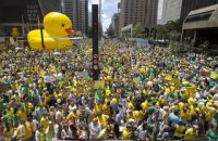 В Бразилии сотни тысяч протестуюших вышли на марш за импичмент президента