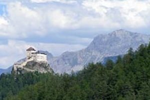 Жителі швейцарської глибинки скинулися на покупку тисячолітнього замку