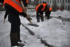 За выходные коммунальщики вывезли из столицы 24 тыс. тонн снега