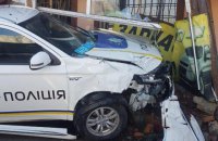 В Киевской области полицейские в погоне за нарушителем разбили две машины и врезались в магазин