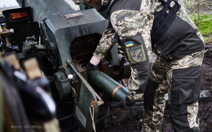 Українські бійці знищили російський склад з боєприпасами 