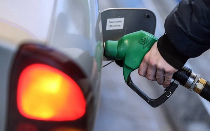 У Казахстані запровадять окремі ціни на бензин для іноземців