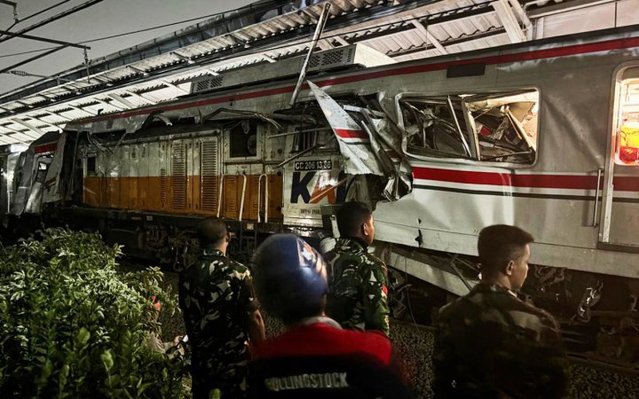 Через зіткнення потягів в Індонезії загинули 4 людини