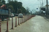 В Киеве из-за аварии на водопроводе затопило улицу Антоновича возле Ocean Plaza