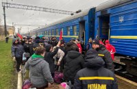 На Рівненщину із Покровська потягом евакуювали понад 50 людей, половина із них – діти