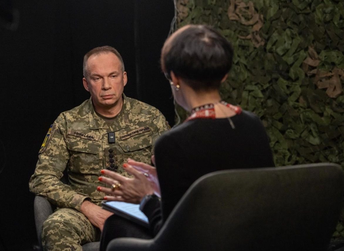 Головнокомандувач ЗСУ Олександр Сирський і шеф-редакторка LB.ua Cоня Кошкіна