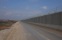 Туреччина наполовину завершила будівництво бетонної стіни на кордоні з Сирією