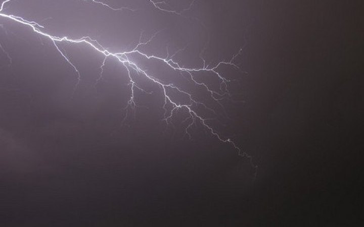 Сильні дощі та грози: синоптики попередили про погіршення погодних умов цієї ночі