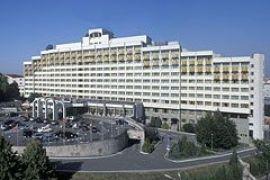 Янукович намерен вернуть себе "Президент-отель"