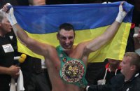 Виталию Кличко разрешили не выходить на ринг из-за травмы руки