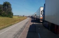 На кордоні з РФ у "Сеньківці" утворилася черга з десятків вантажівок