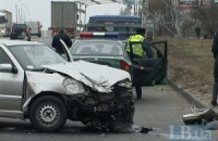 ДТП в Киеве: водитель Chery не справился с управлением и устроил аварию на встречной полосе