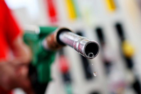 Завод Коломойского пригрозил бензином по 35 гривен за литр