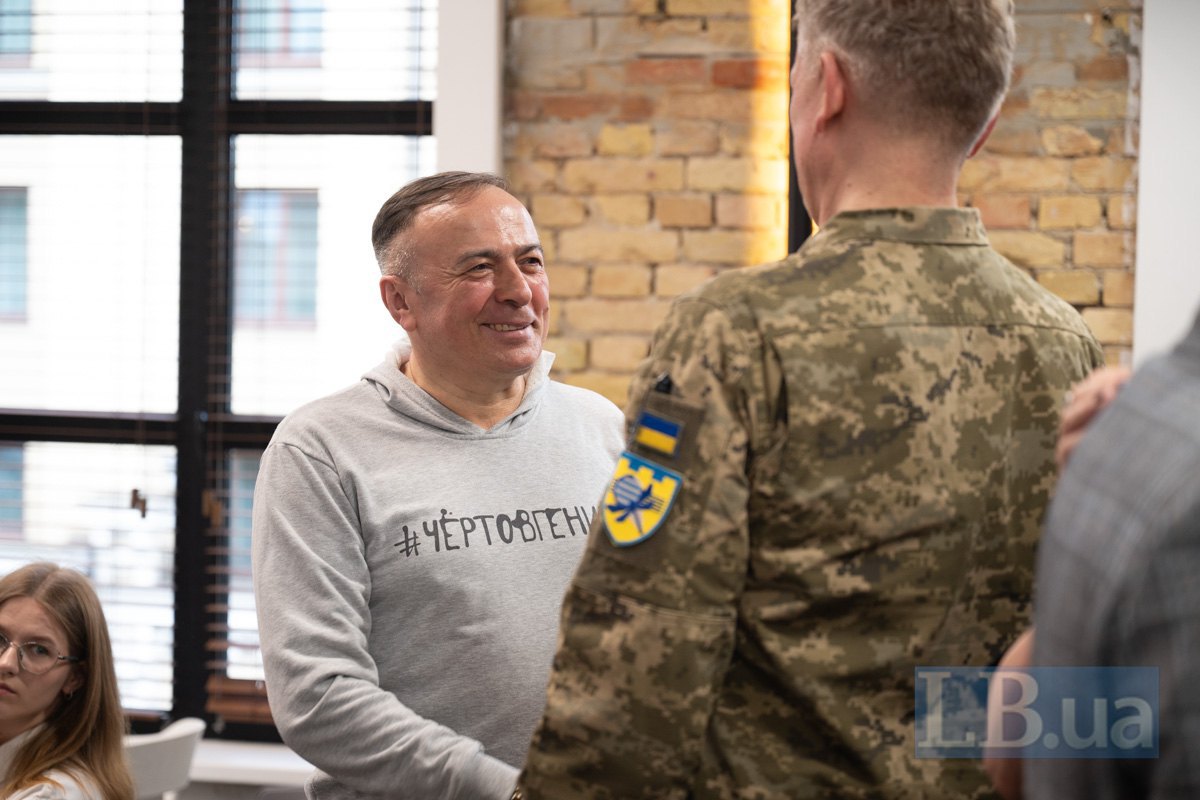 Проєктний менеджер Razom for Ukraine Геннадій Заболотний і Ігор Швайка