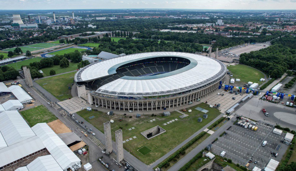 Олімпійський стадіон у Берліні. Місткість – 71 тисяча.