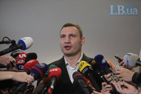 Кличко доручив відгородити парканом всі аварійні будівлі у Києві