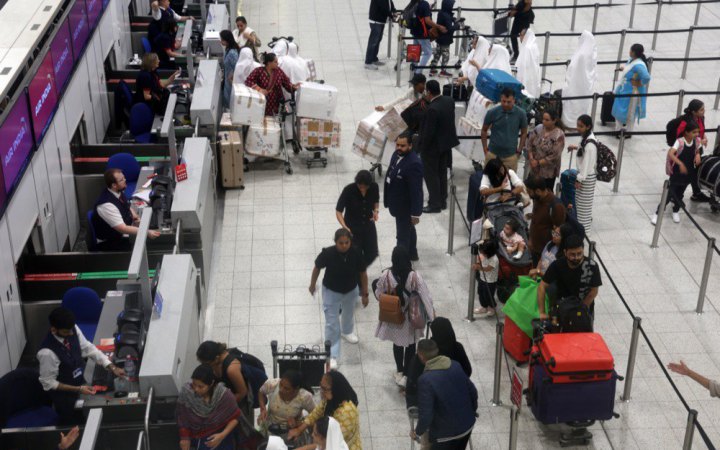 Робота аеропортів Великобританії була перервана через проблеми з управлінням повітряним рухом