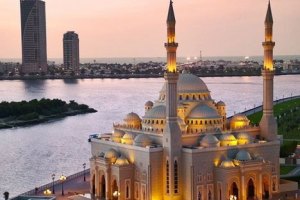 Дрес-код для туристів спричинив суперечки в ОАЕ
