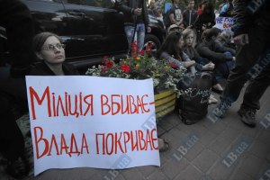 Киевские милиционеры выбивали из задержанного сведения горячим утюгом