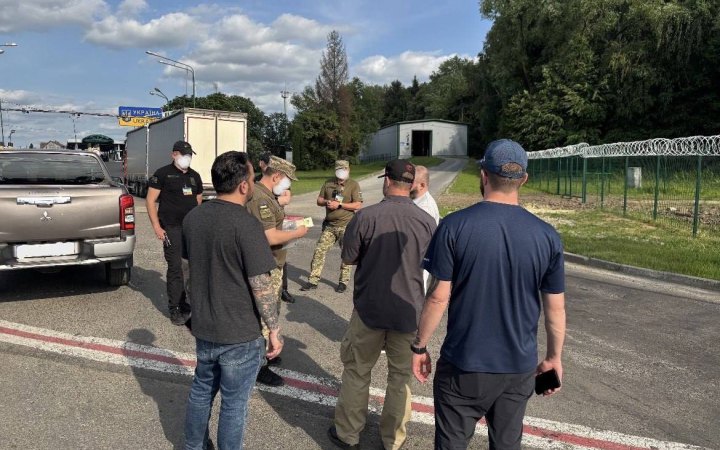 Імміграційна служба США заявила про депортацію українців