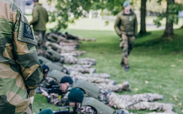 Норвезькі інструктори навчають 10 000 українських військових у Великій Британії