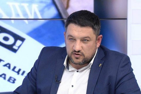 Депутат Київради випадково вистрілив у себе з нагородного пістолета