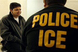 США выплатят иммигрантам 350 тысяч долларов за незаконный рейд