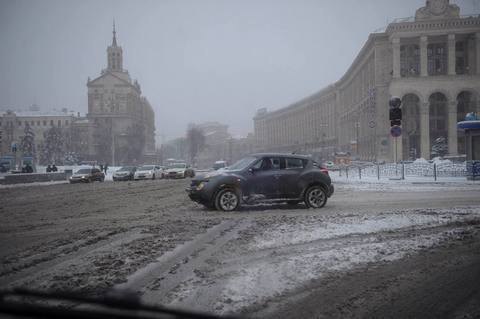 Яценюк поручил создать интерактивную карту состояния дорог по Украине