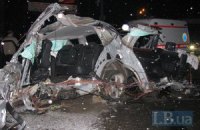 В Киеве Mercedes разлетелся на части, погибла женщина