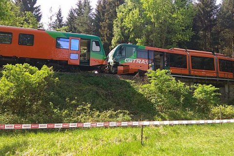 В Чехии из-за ошибки машиниста столкнулись два поезда