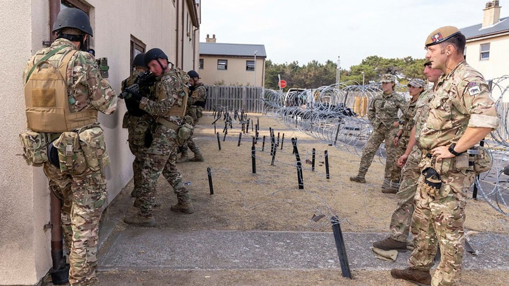 Навчання українських воїнів проводять у підрозділах 11 бригади допомоги силам безпеки Британської армії та полку Королівських ВПС.