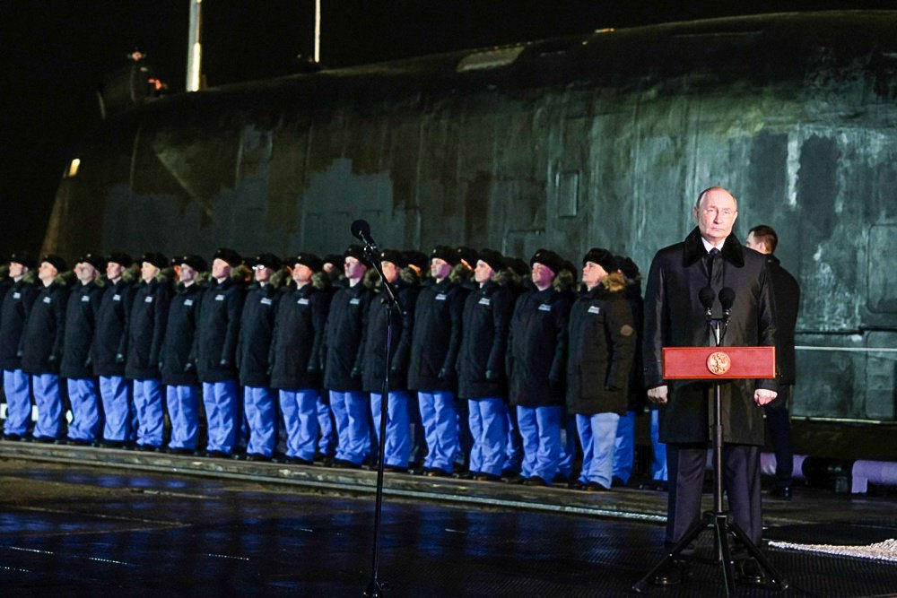 Путін під час візиту на атомний підводний човен проєкту 885М (Ясень-М) «Архангельськ» у Мурманську, 27 березня 2025 р.