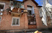 Головне за понеділок, 20 квітня: атака на Нікополь, майже 140 боєзіткнень, ураження НПЗ у Туапсе, підозра поліцейським  