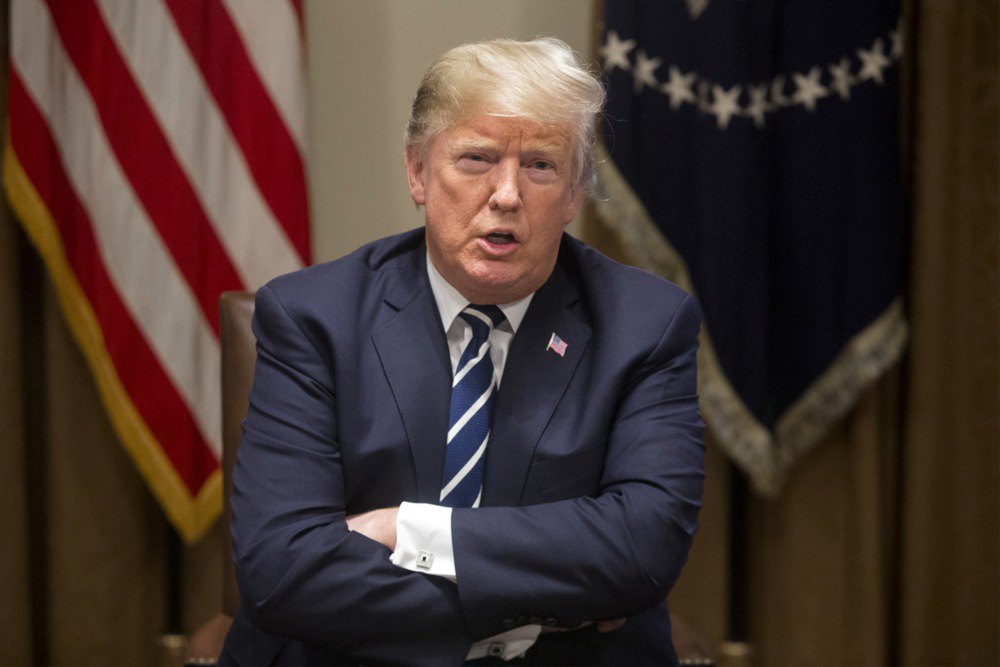 Президент США Дональд Трамп виступає в Овальному кабінеті Білого дому.