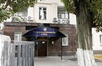 Поліцейського, який вкрав ноутбук у Солом'янському суді після пожежі, звільнили від покарання
