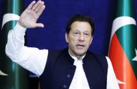 Експрем’єра Пакистану засудили до 3 років у справі державних подарунків